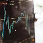 Investire nei mercati finanziari: il ruolo del trading online nell’attuale situazione emergenziale